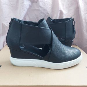 Womens black sneaker wedges size 10